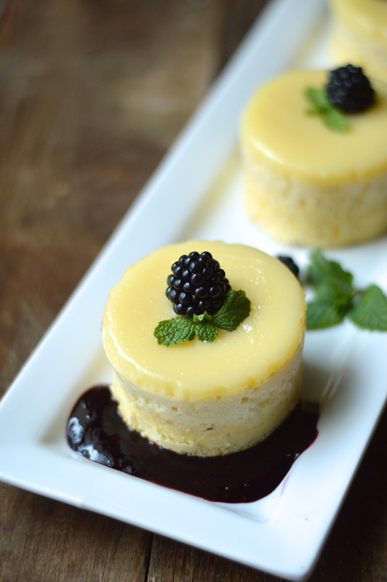 18 Sweet Lemon Desserts | www.thecardswedrew.com